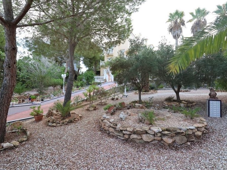 Villa for Sale in Villamartin, Alicante 35