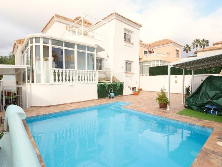 Villa for Sale in Inland San Miguel De Salinas, Alicante 1