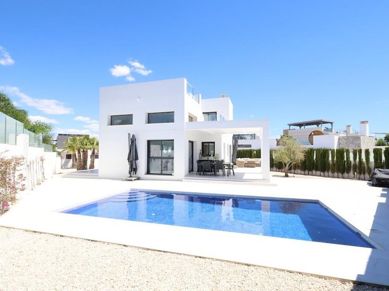 Villa for Sale in Inland Rojales, Alicante 1