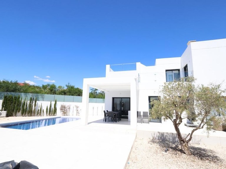 Villa for Sale in Inland Rojales, Alicante 2