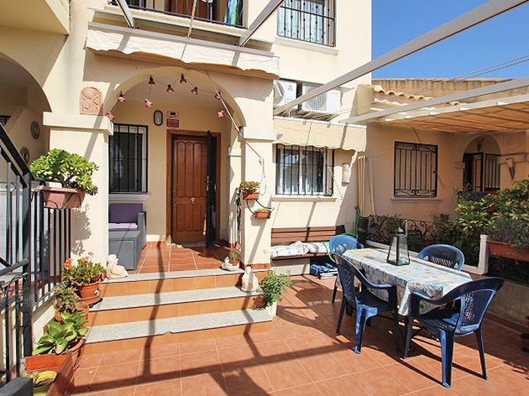 Villa for Sale in Guardamar Del Segura, Alicante 1