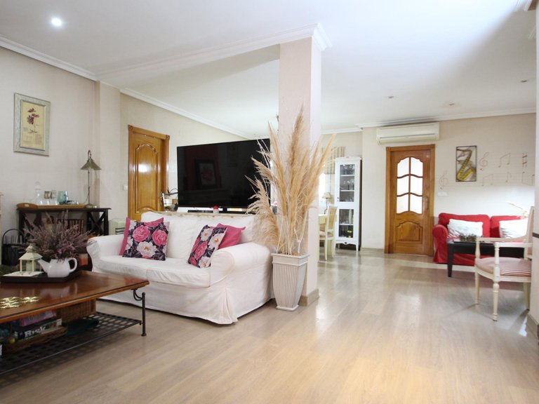 Villa for Sale in Los Montesinos, Alicante 3