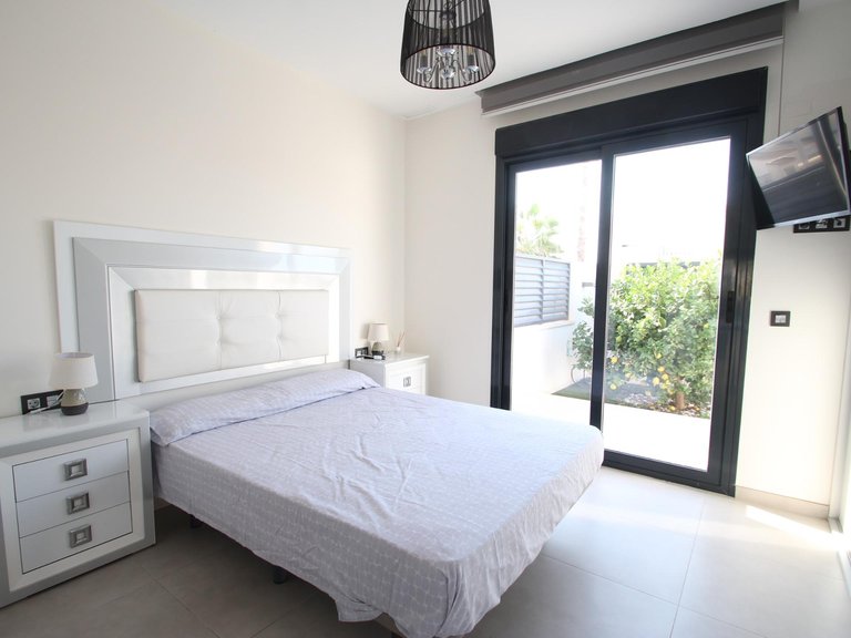 Villa for Weekly Rent in Torrevieja, Alicante 11