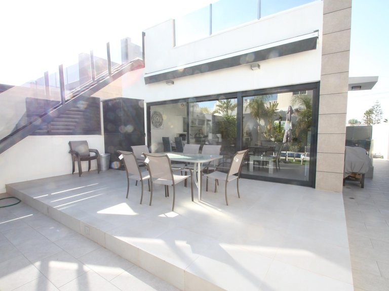 Villa for Weekly Rent in Torrevieja, Alicante 3