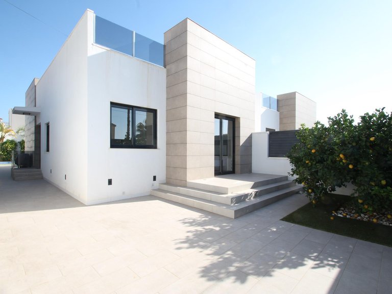 Villa for Weekly Rent in Torrevieja, Alicante 4