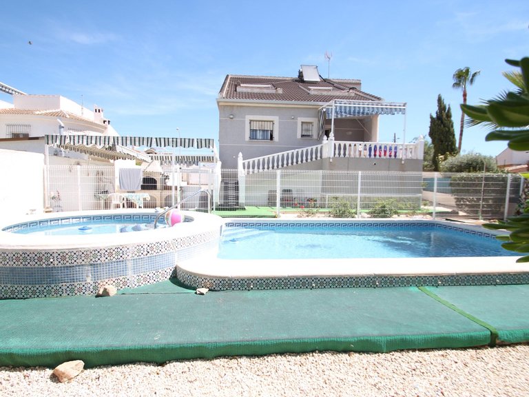 Villa for Sale in Torrevieja, Alicante 1