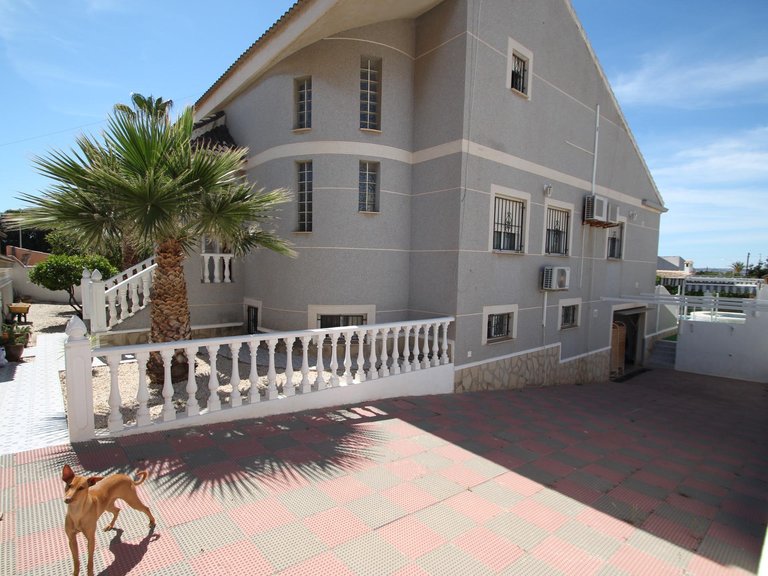 Villa for Sale in Torrevieja, Alicante 46