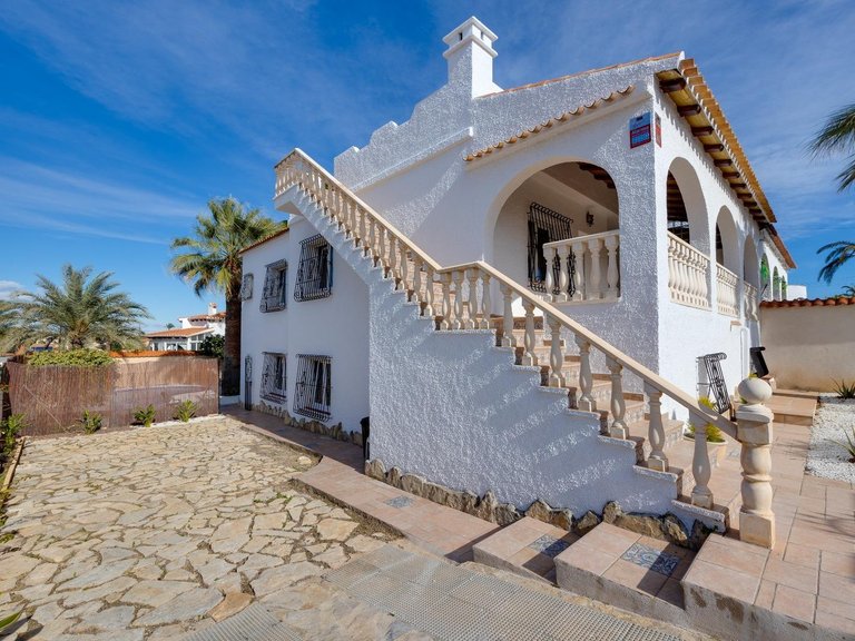 Villa for Sale in Torrevieja, Alicante 4