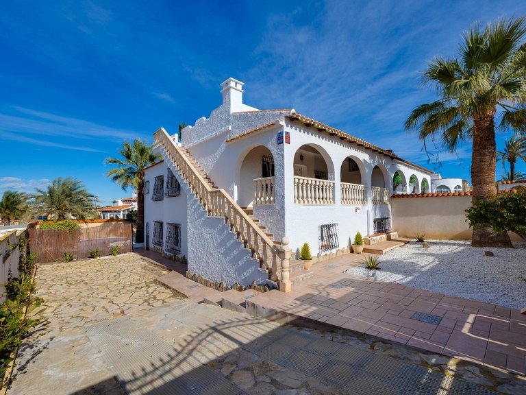 Villa for Sale in Torrevieja, Alicante 5