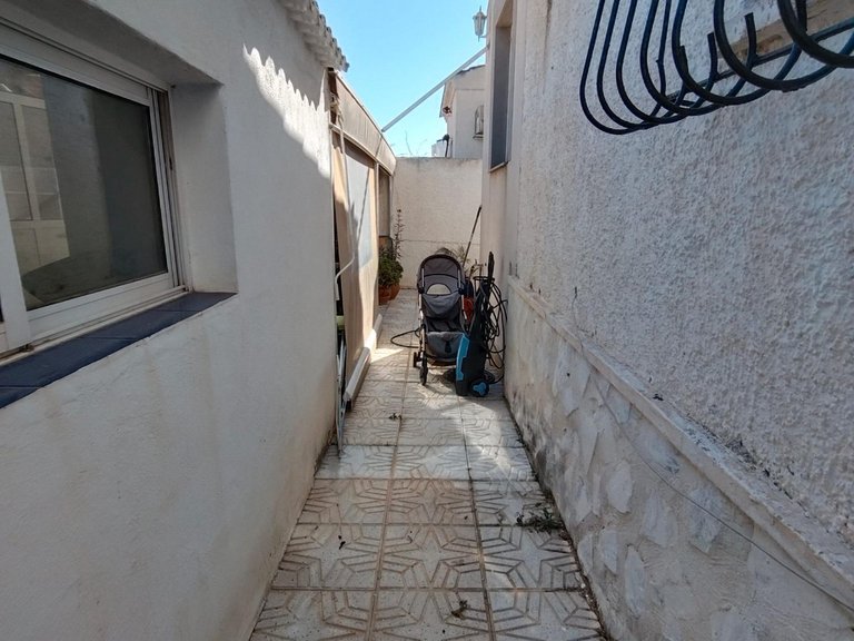 Villa for Sale in Torrevieja, Alicante 28