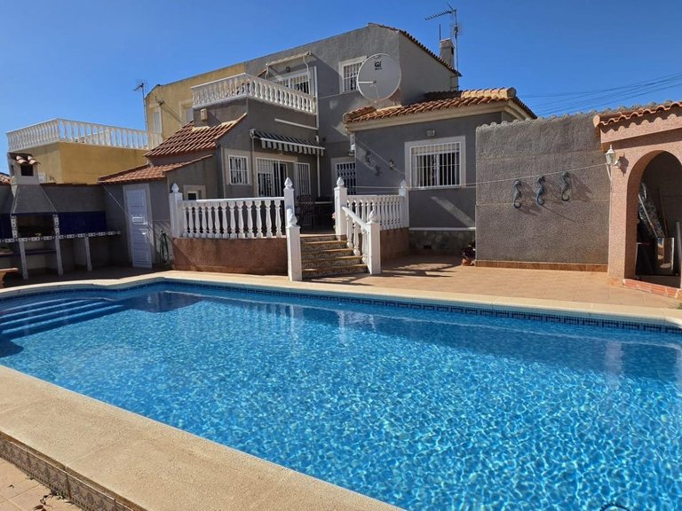 Villa for Sale in Torrevieja, Alicante 1