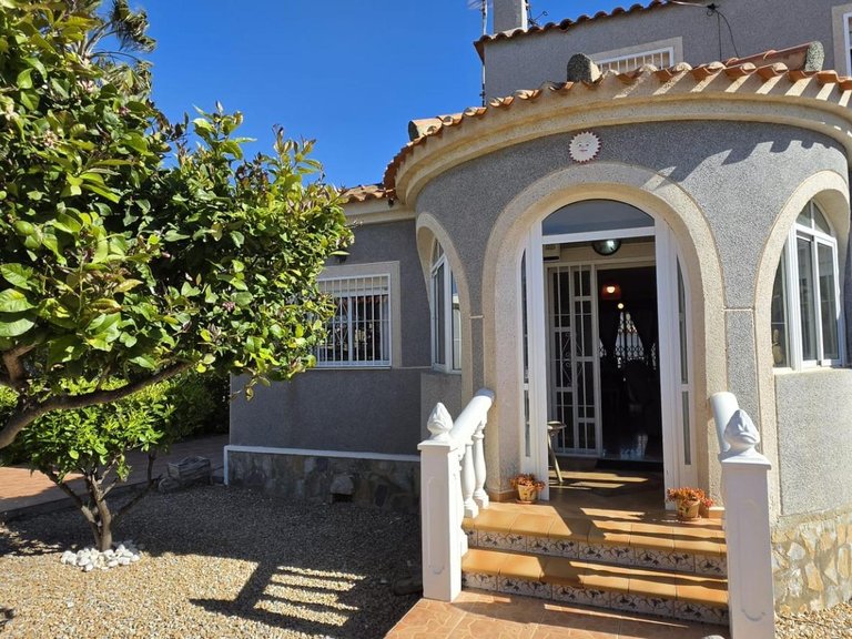 Villa for Sale in Torrevieja, Alicante 2