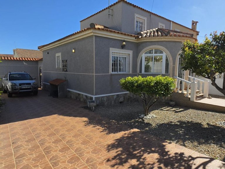 Villa for Sale in Torrevieja, Alicante 39