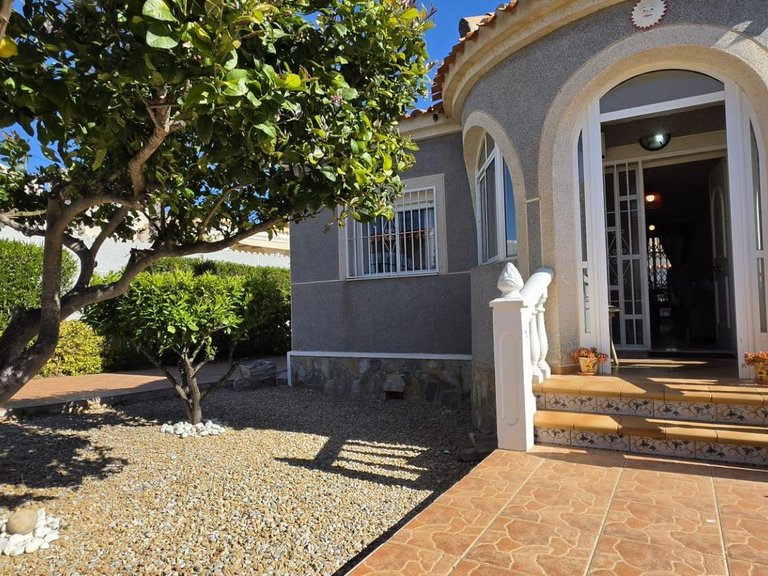 Villa for Sale in Torrevieja, Alicante 41