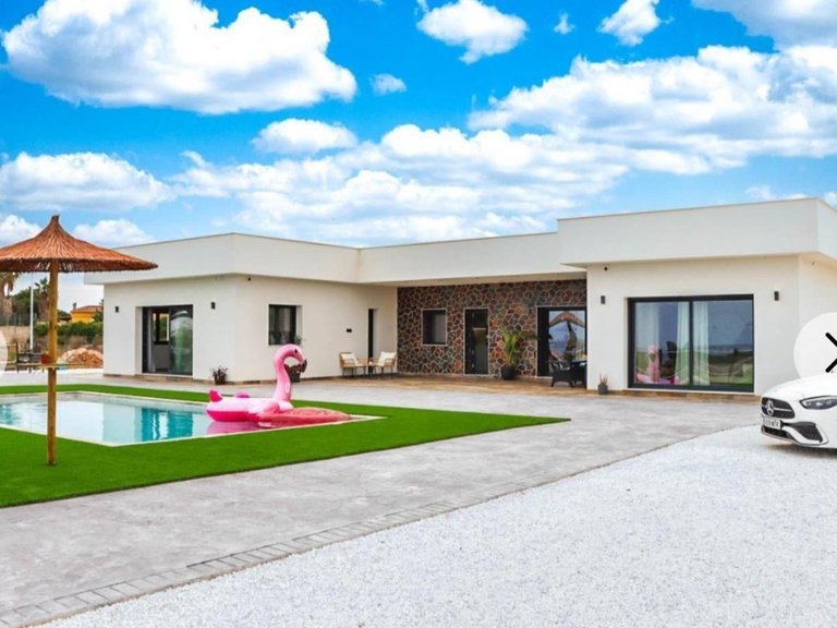 Villa for Sale in Los Montesinos, Alicante 1