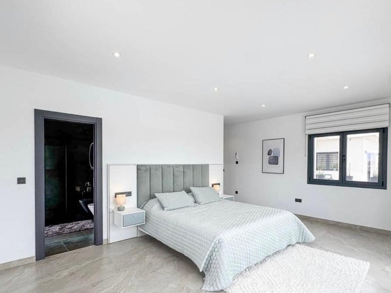Villa for Sale in Los Montesinos, Alicante 11
