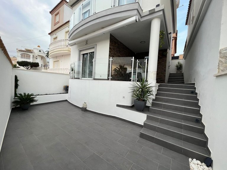 Villa for Sale in San Miguel De Salinas, Alicante 1