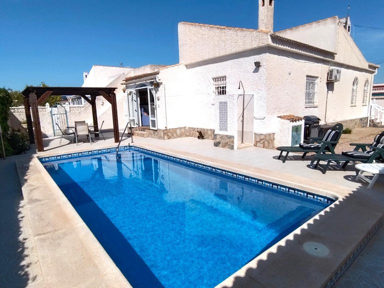 Villa for Sale in Torrevieja, Alicante 1