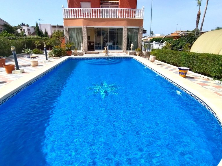 Villa for Sale in Torrevieja, Alicante 1
