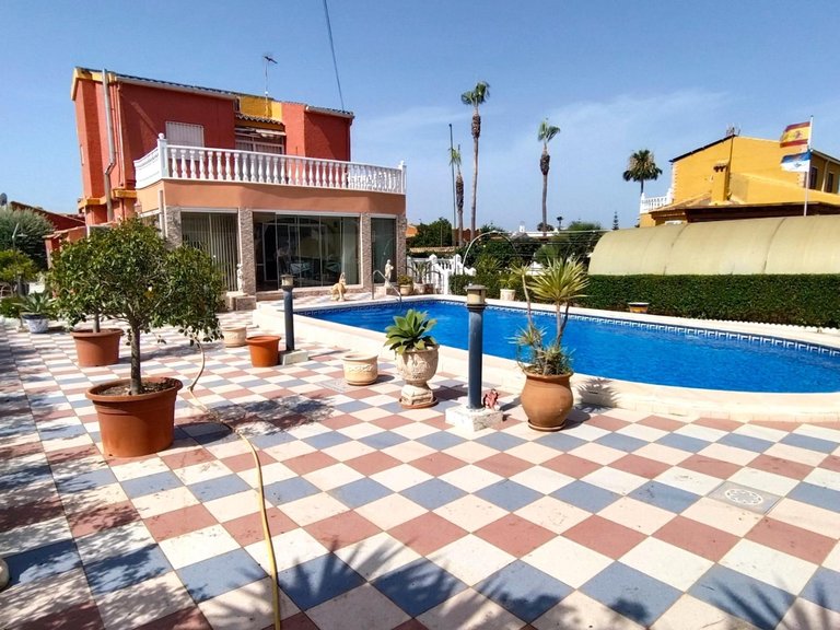 Villa for Sale in Torrevieja, Alicante 2