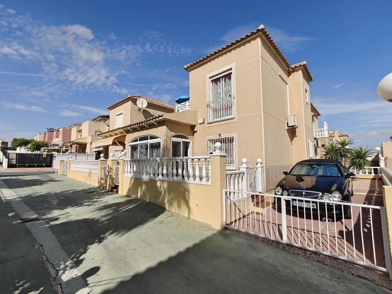 Villa for Sale in Torrevieja, Alicante 1