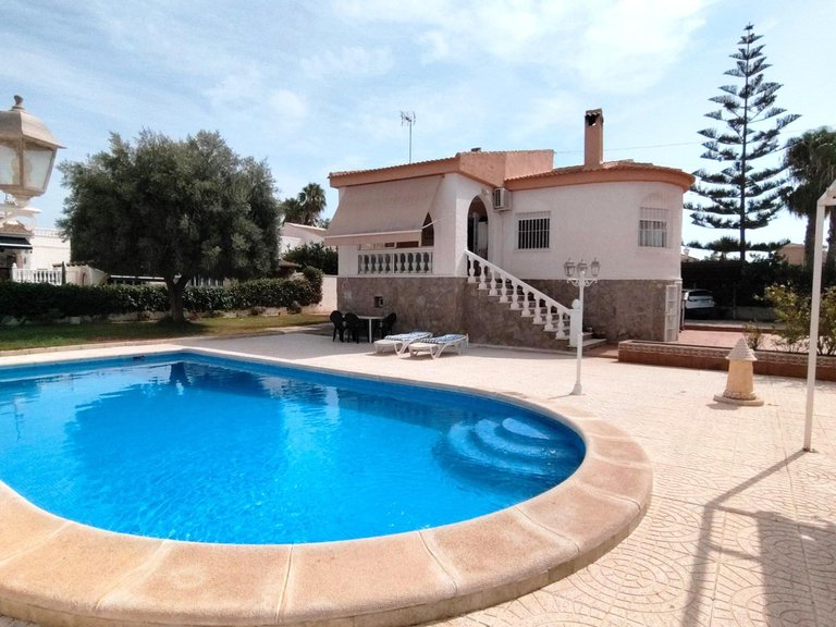 Villa for Sale in Torrevieja, Alicante 1