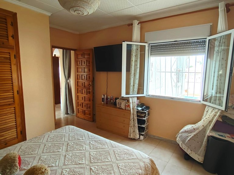 Villa for Sale in Torrevieja, Alicante 28