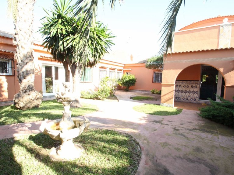Villa for Sale in Torrevieja, Alicante 34