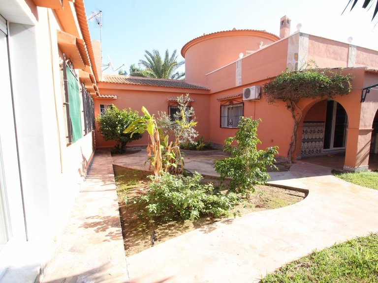 Villa for Sale in Torrevieja, Alicante 35