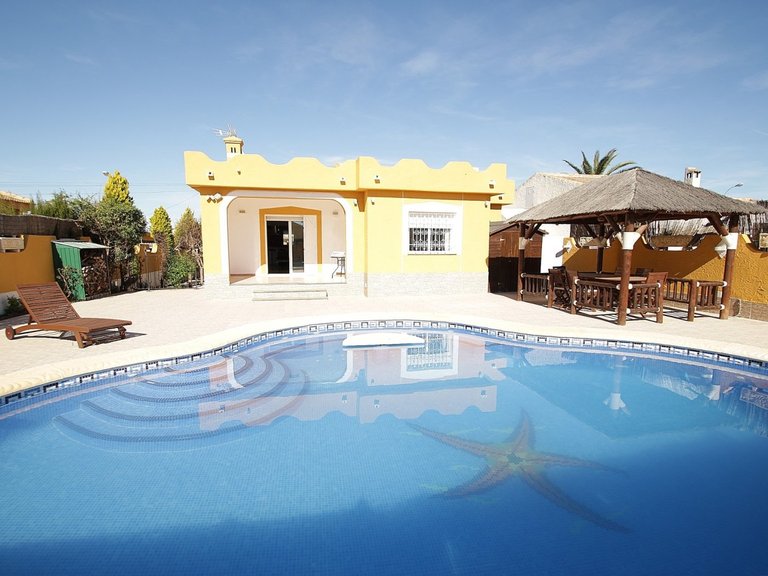 Villa for Weekly Rent in Torrevieja, Alicante 10