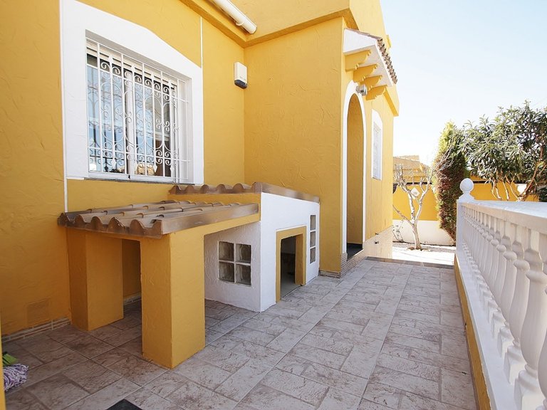Villa for Weekly Rent in Torrevieja, Alicante 4