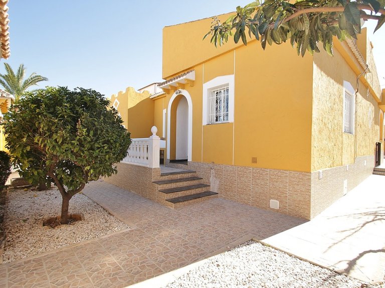 Villa for Weekly Rent in Torrevieja, Alicante 5