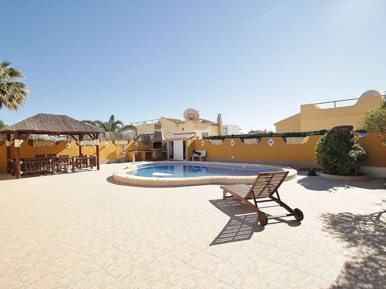 Villa for Weekly Rent in Torrevieja, Alicante 8
