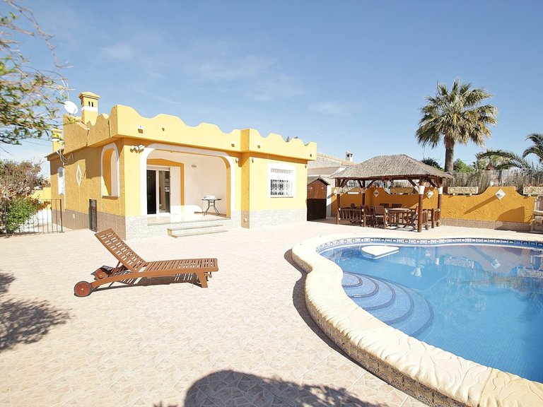 Villa for Weekly Rent in Torrevieja, Alicante 9