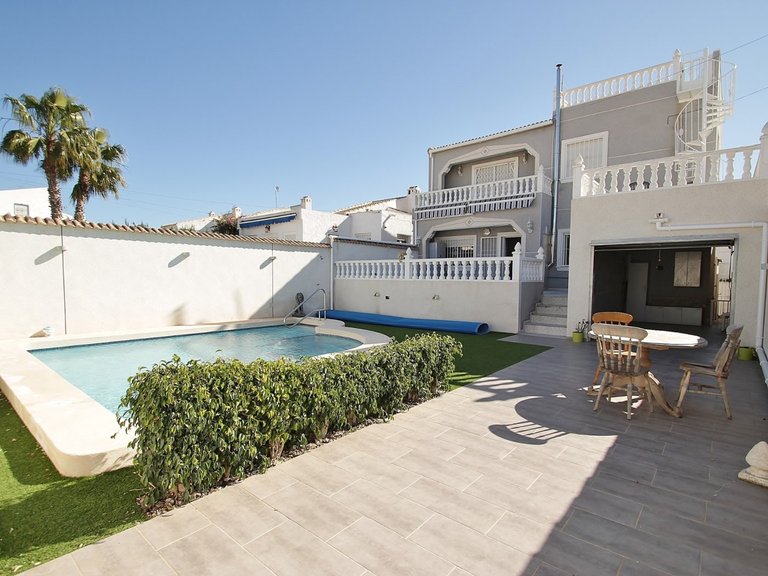 Villa for Weekly Rent in Torrevieja, Alicante 28