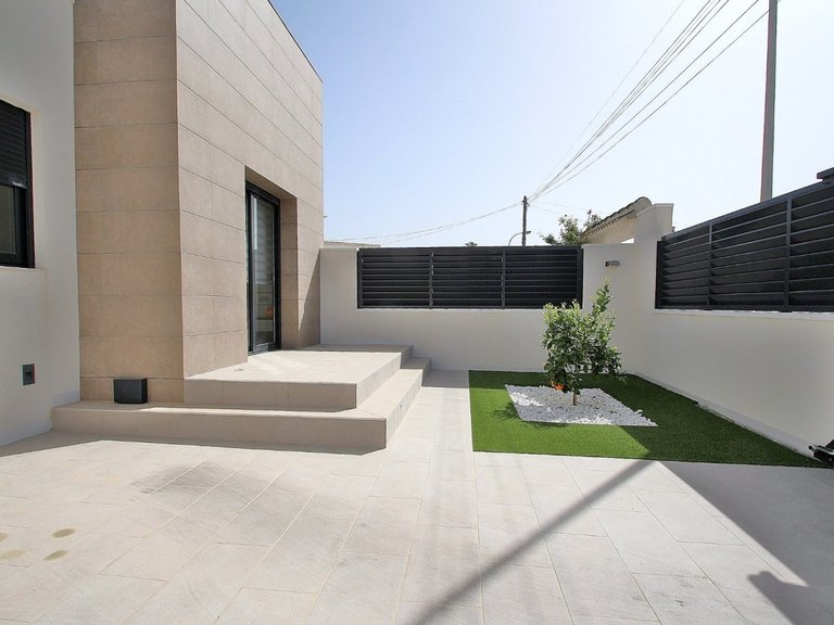 Villa for Weekly Rent in Torrevieja, Alicante 3