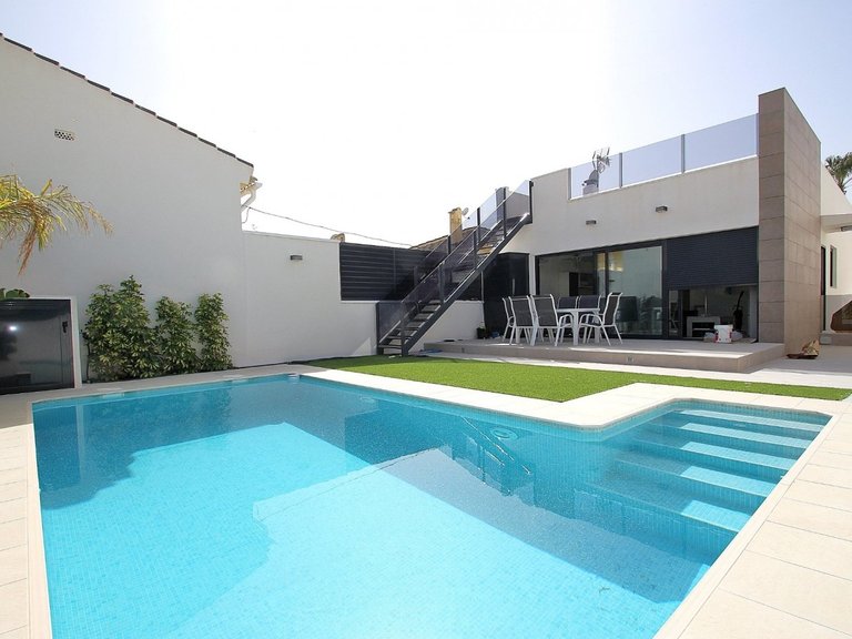 Villa for Weekly Rent in Torrevieja, Alicante 5