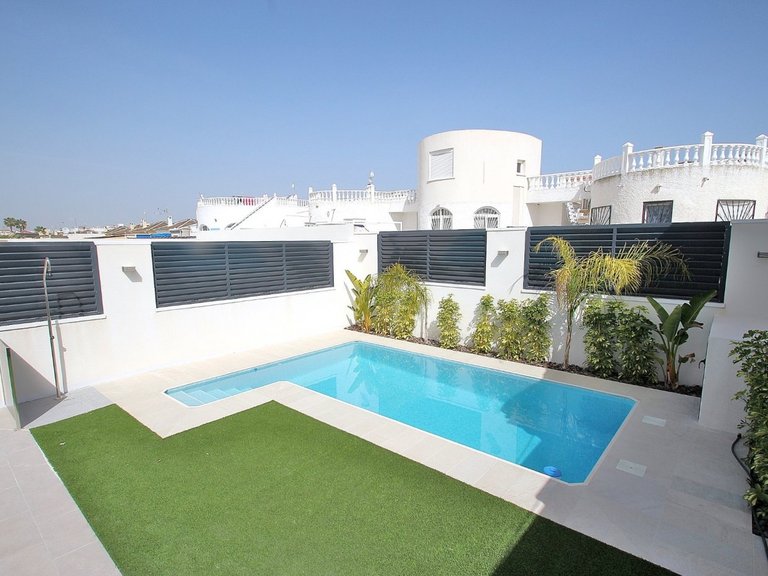 Villa for Weekly Rent in Torrevieja, Alicante 6