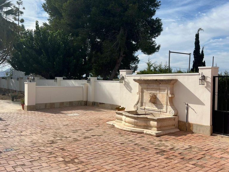 Villa for Sale in Inland Almoradi, Alicante 1