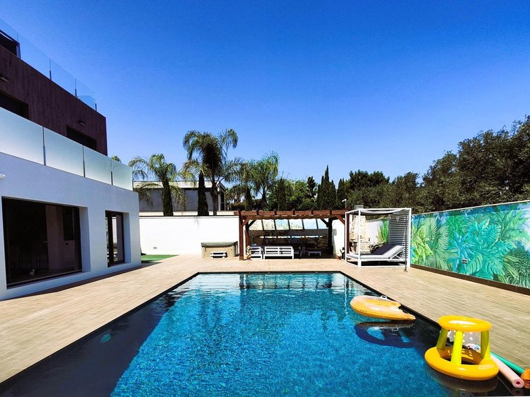 Villa for Sale in Costa Blanca Cabo Roig, Alicante 1