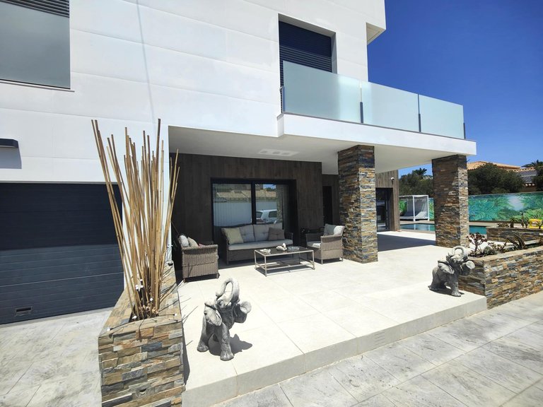 Villa for Sale in Costa Blanca Cabo Roig, Alicante 5