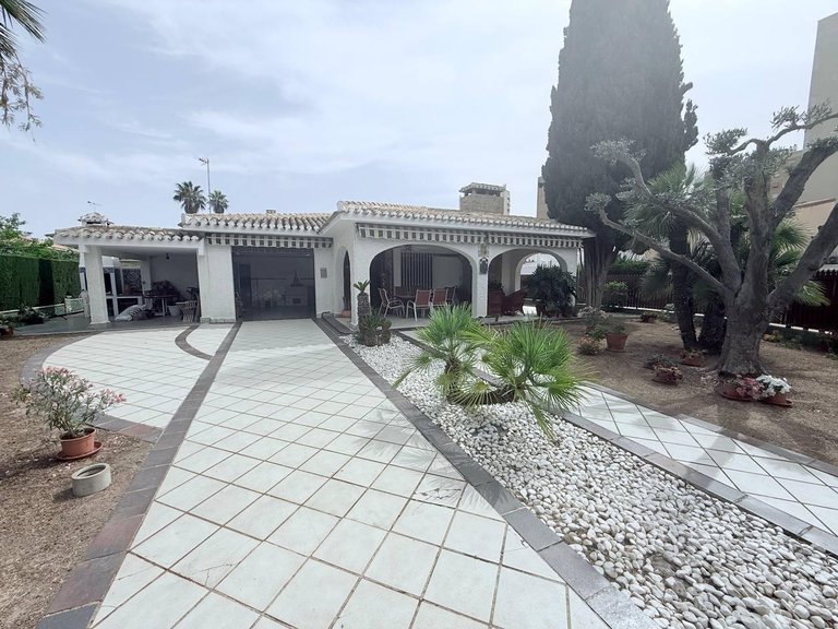 Villa for Sale in Costa Blanca Orihuela Costa, Alicante 1