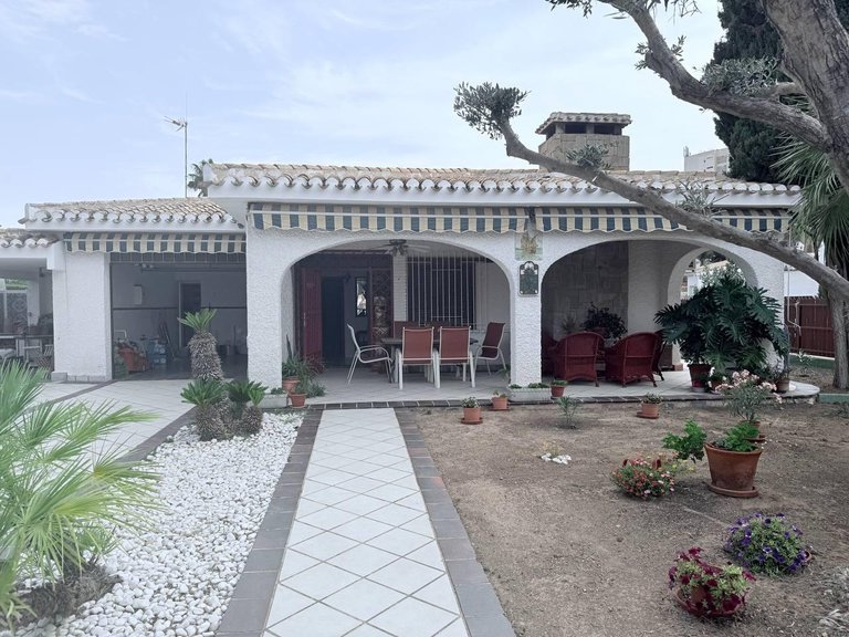 Villa for Sale in Costa Blanca Orihuela Costa, Alicante 32