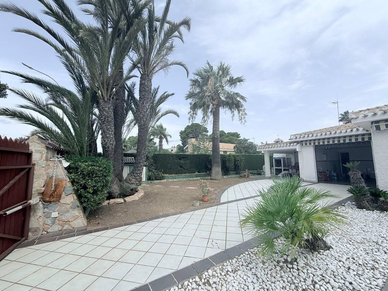 Villa for Sale in Costa Blanca Orihuela Costa, Alicante 6
