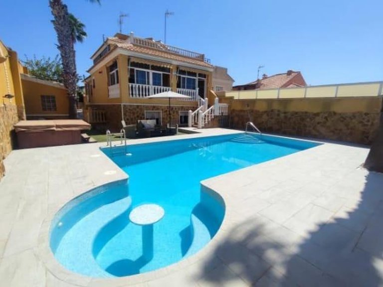 Villa for Sale in Costa Blanca Torrevieja, Alicante 1