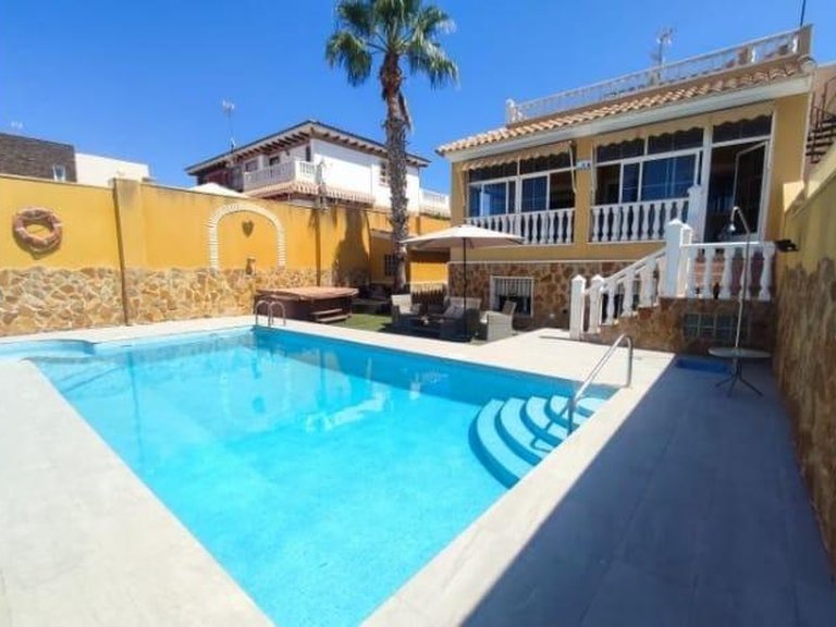 Villa for Sale in Costa Blanca Torrevieja, Alicante 2