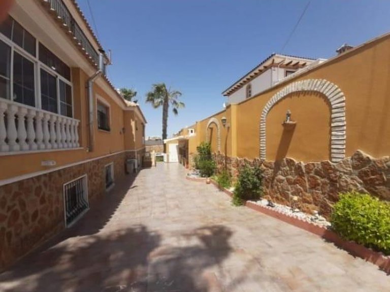 Villa for Sale in Costa Blanca Torrevieja, Alicante 5