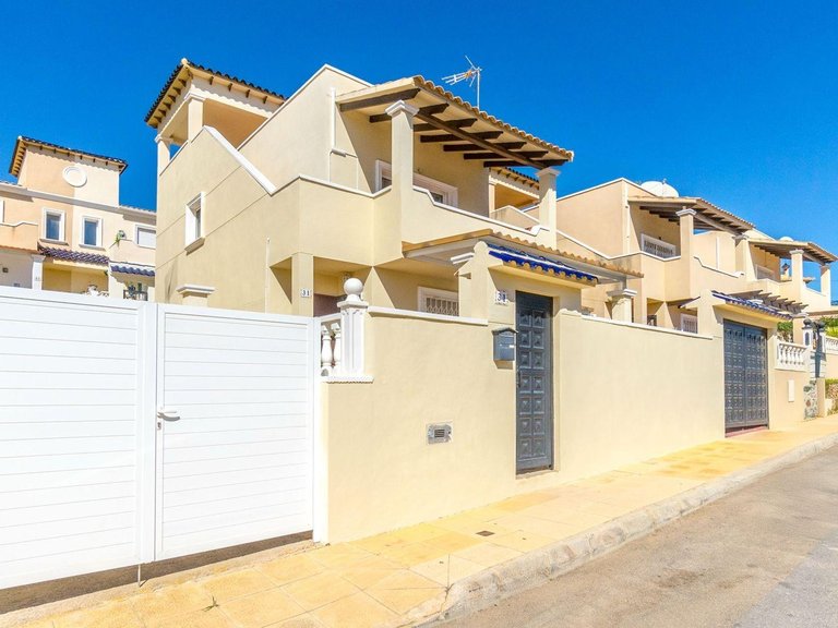 Town House for Sale in Inland San Miguel De Salinas, Alicante 1