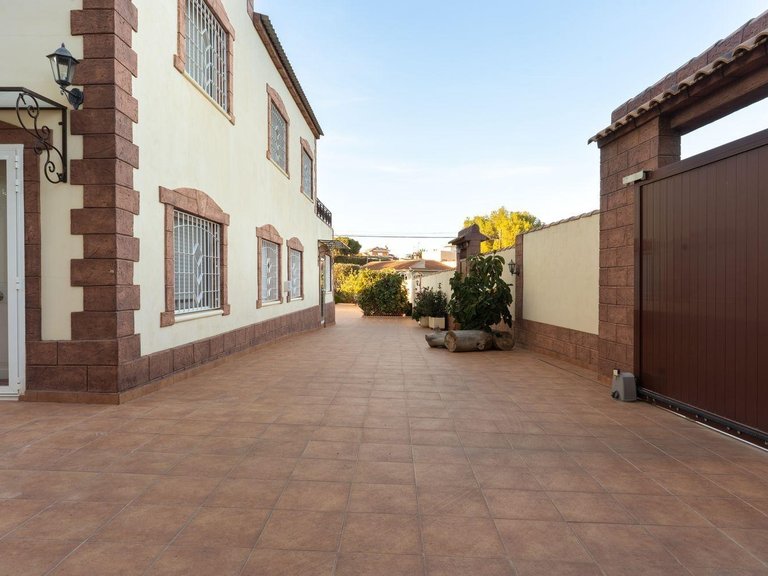 Villa for Sale in Costa Blanca Torrevieja, Alicante 14