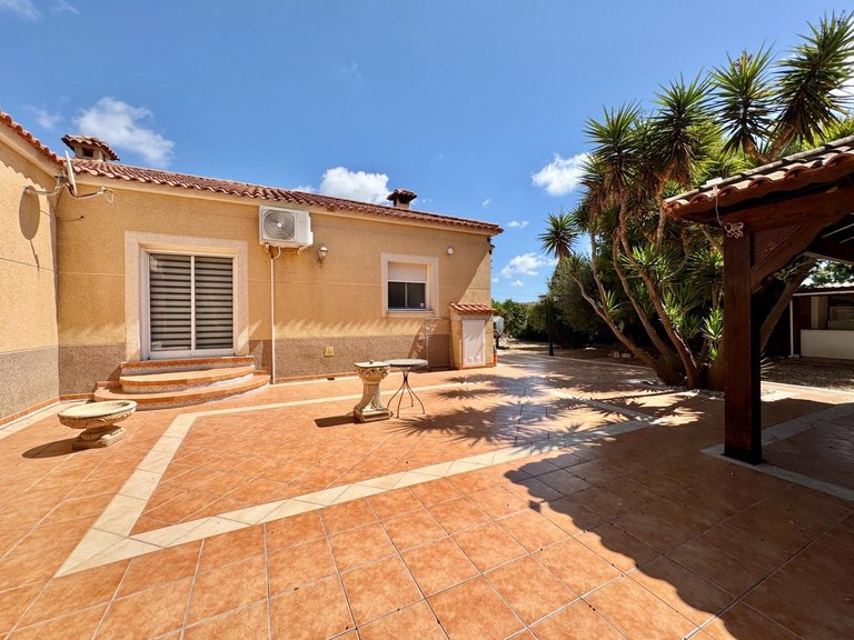 Villa for Sale in Costa Blanca Dolores, Alicante 35